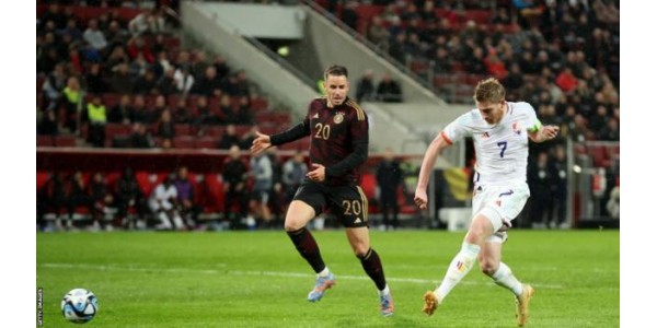 Saksa 2-3 Belgia, 2 syötöä 1 maali De Bruynelta, Belgian ensimmäinen voitto Saksaa vastaan sitten vuoden 1954