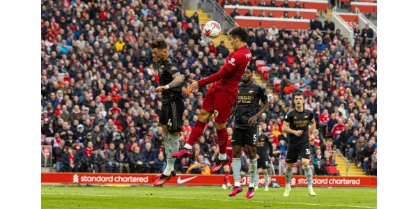 Valioliiga: Liverpool 2-2 Arsenal, Manchester City hyötyvät eniten
