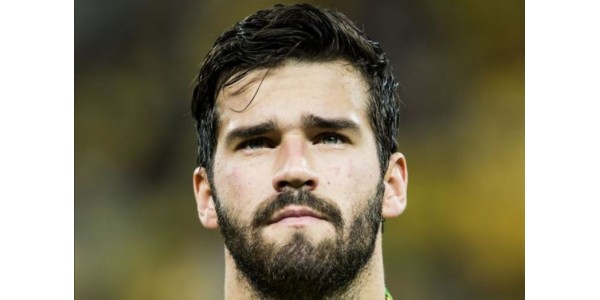 Toinen voitto kotona Liverpoolille, maalivahti Alisson ottelun mieheksi