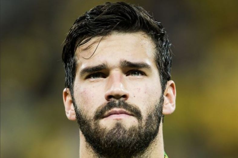 Toinen voitto kotona Liverpoolille, maalivahti Alisson ottelun mieheksi